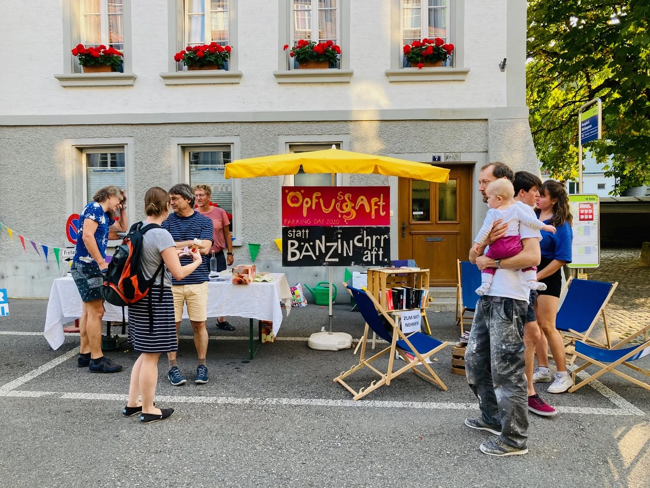 Öpfusaft statt Bänzinchraft mit Rut von den Grünen am PARK(ing) Day 2020 in Burgdorf