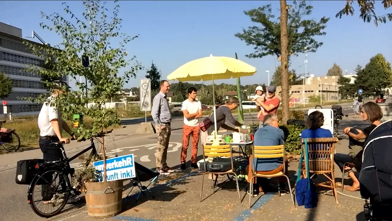 autonome park-Platz-Musik mit Markus, Alain, Philipp und Wiebke am PARK(ing) Day 2020 in Köniz