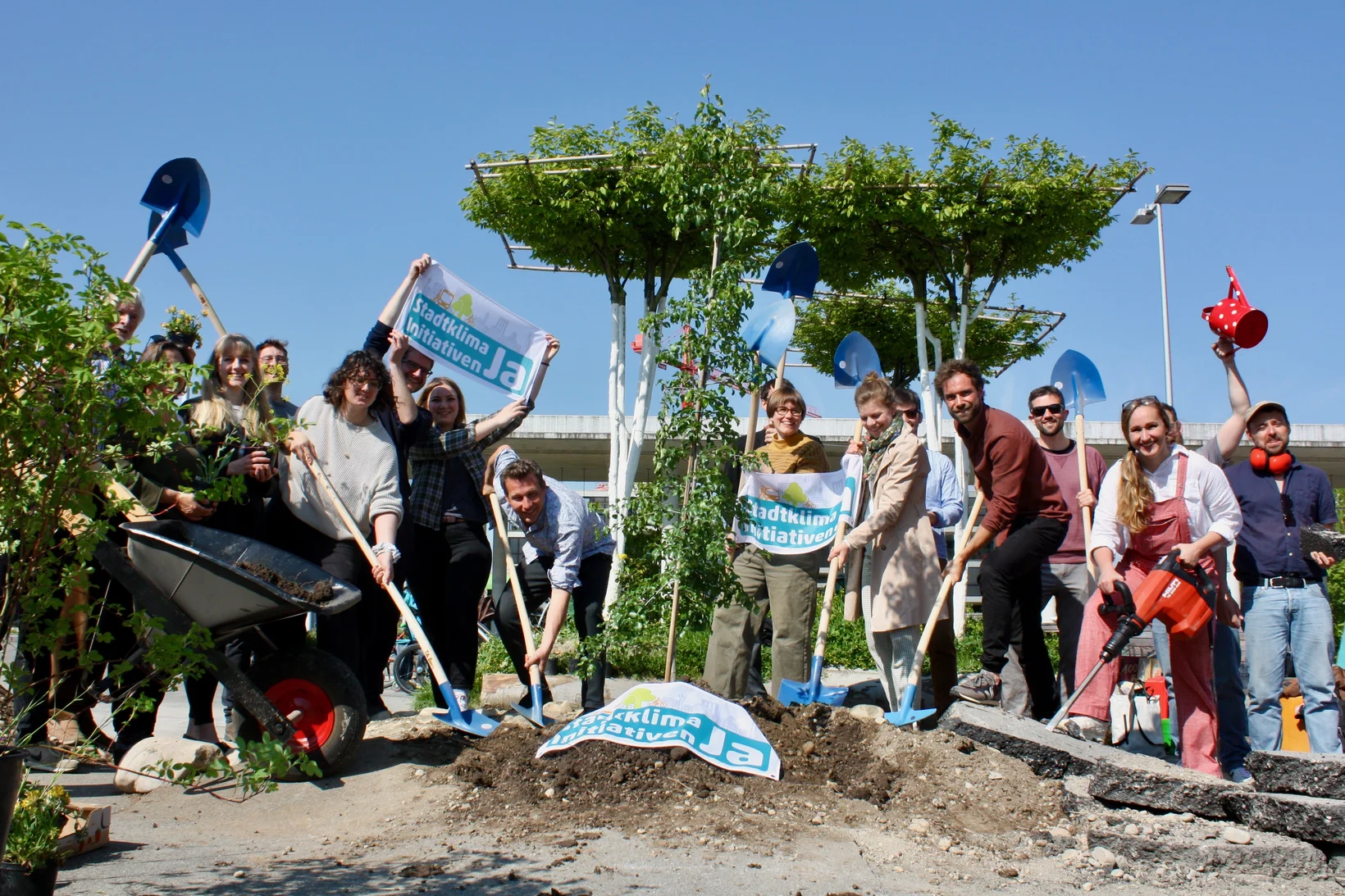 Entsiegelungsaktion anlässlich der Lancierung der Stadtklima-Initiative Bern