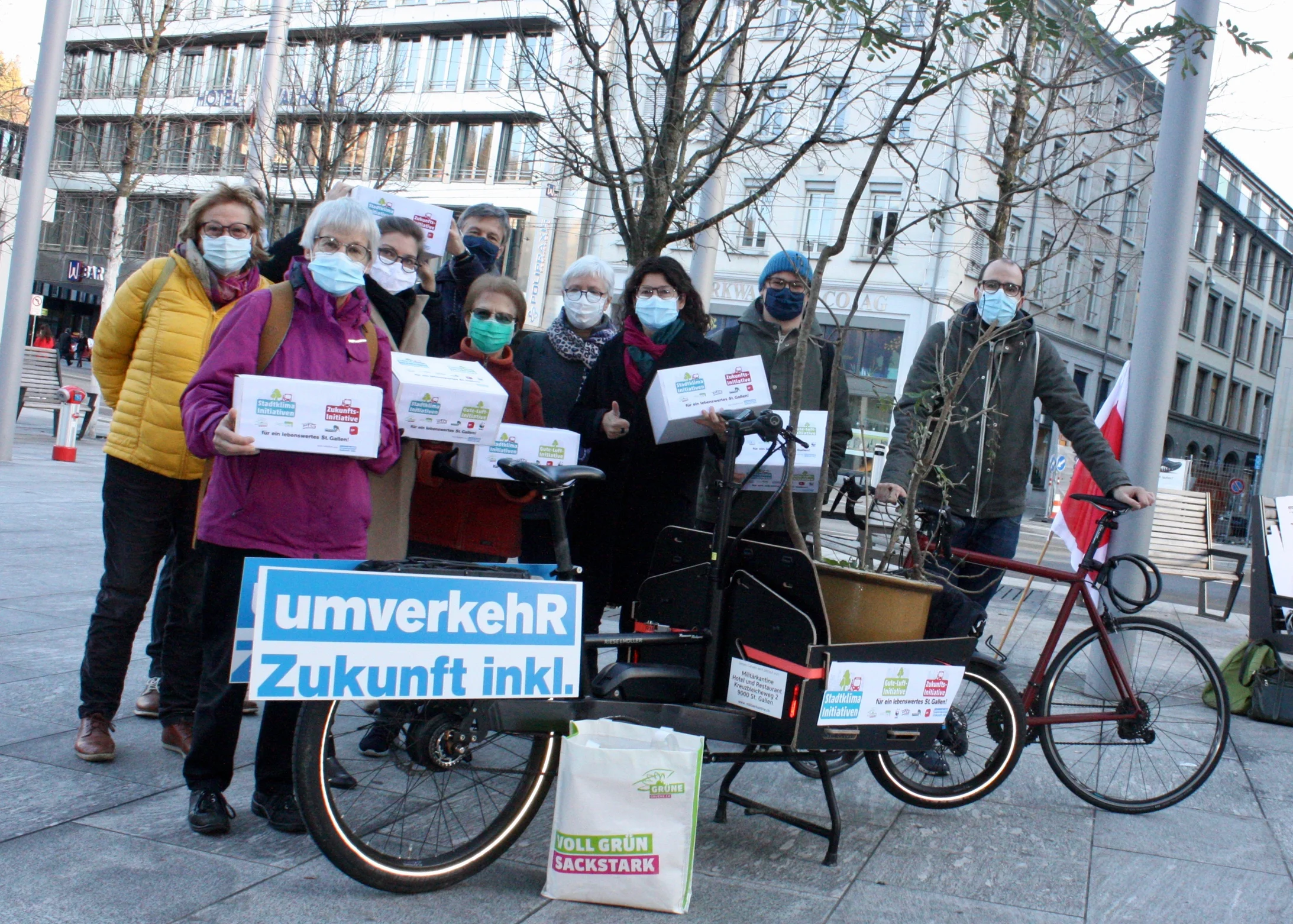 Einreichung der Stadtklima-Initiativen in St. Gallen mit Vertreterinnen und Vertretern der Partnerorganisationen