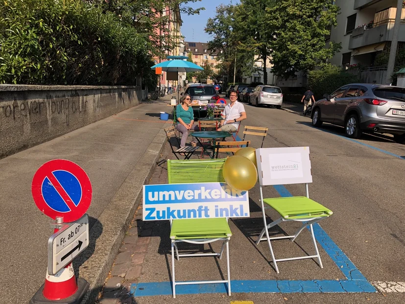 Kaffee und Gipfeli und Infos zu Aktionen im Quartier (wettstein21, Bücherschrank, Wettsteinmarkt etc.) von Norbert am PARK(ing) 