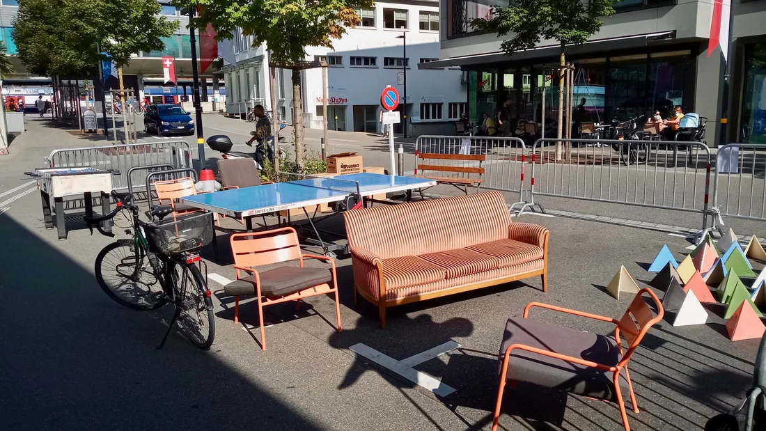 PARK(ing) Day 2021, Uster, Stadthausparkplatz Spiele vom Spielmobil mit Philipp vom Spielmobil Uster